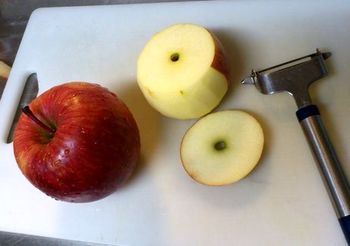 2416 リンゴ剥き2014-1.jpg